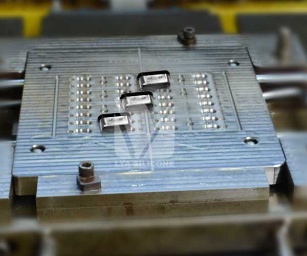 手機TYPE-C防水液態硅膠模具二